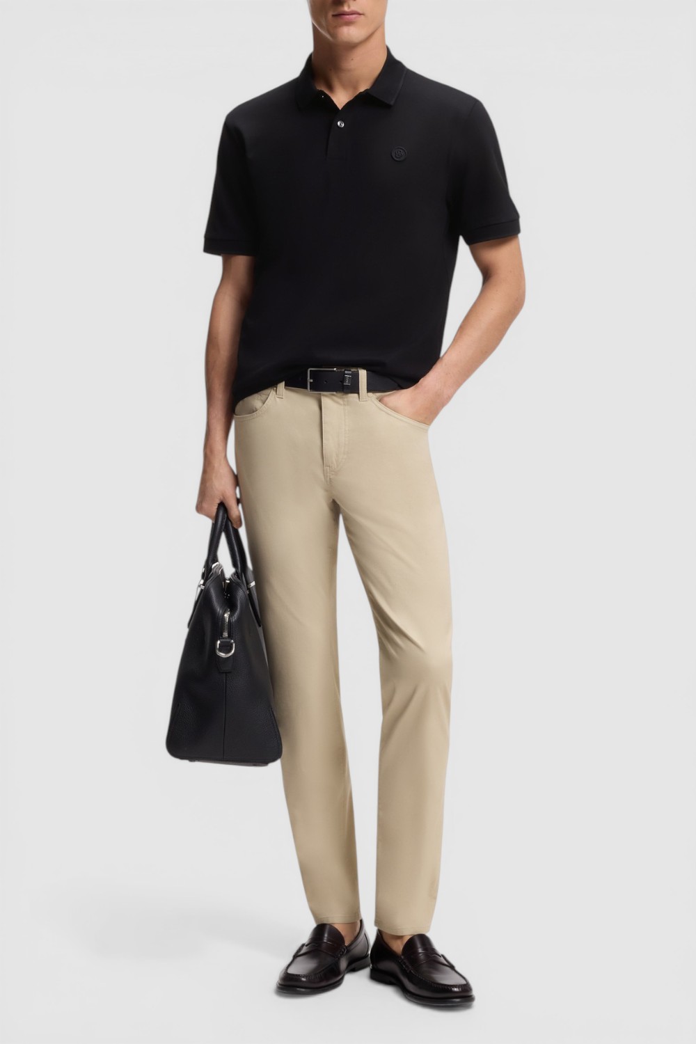 תמונת כל הלוק של חולצת פולו בגזרה ישרה